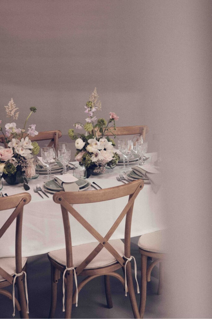 fortryllende borddækning til bryllip