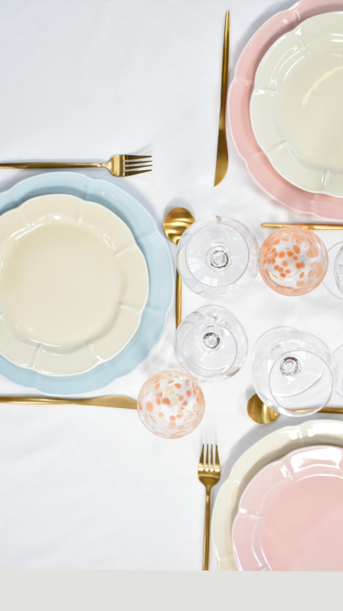 solvej porcelæn i pastelfarvet univers borddækning