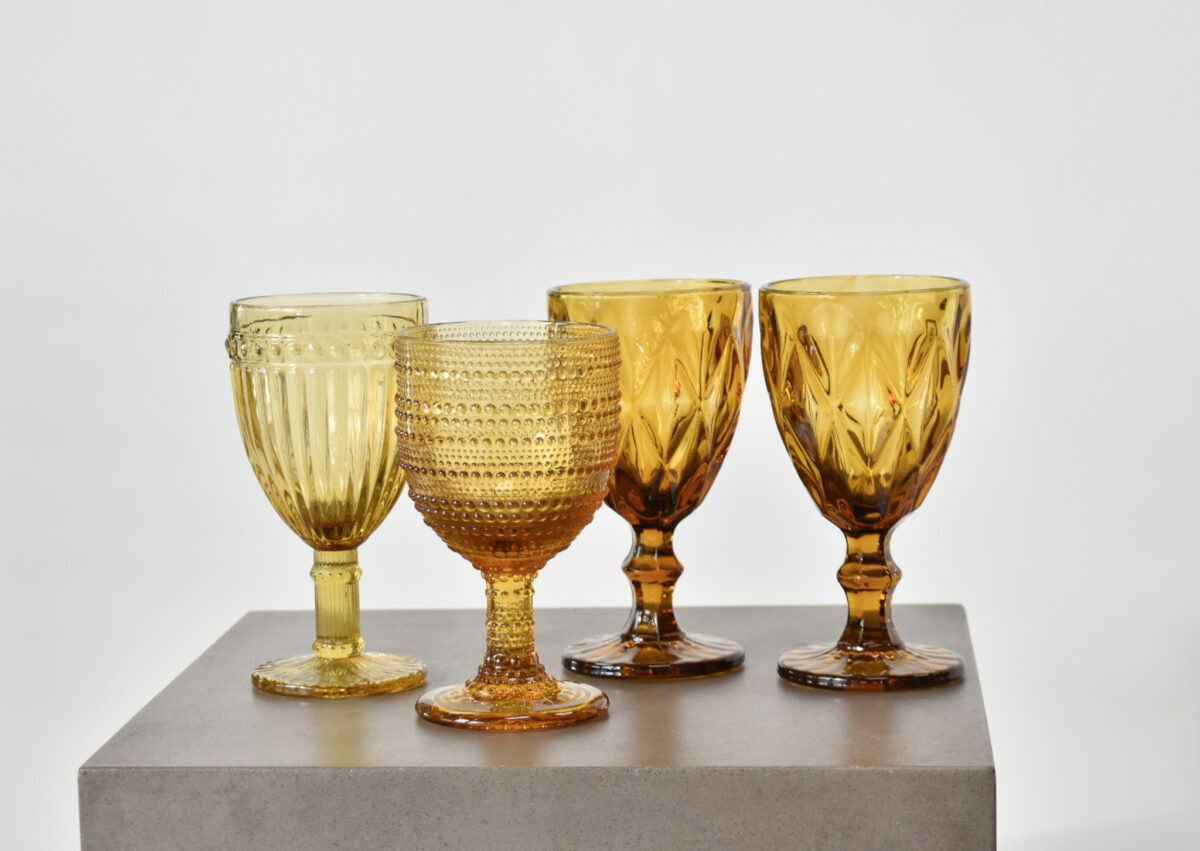 amberfarvet vinglas populære til bryllupper og fester