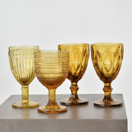 amberfarvet vinglas populære til bryllupper og fester