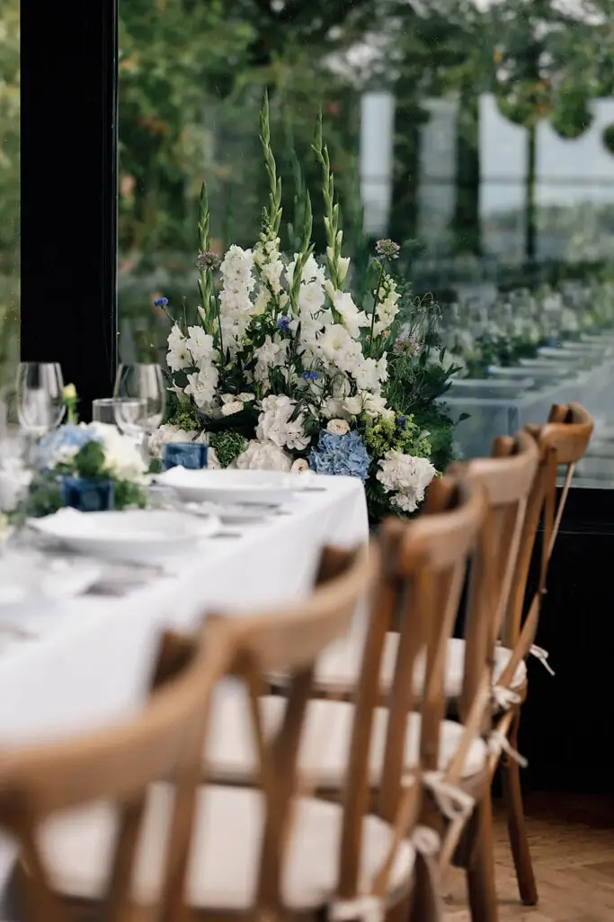 Bryllupsbord i blå toner