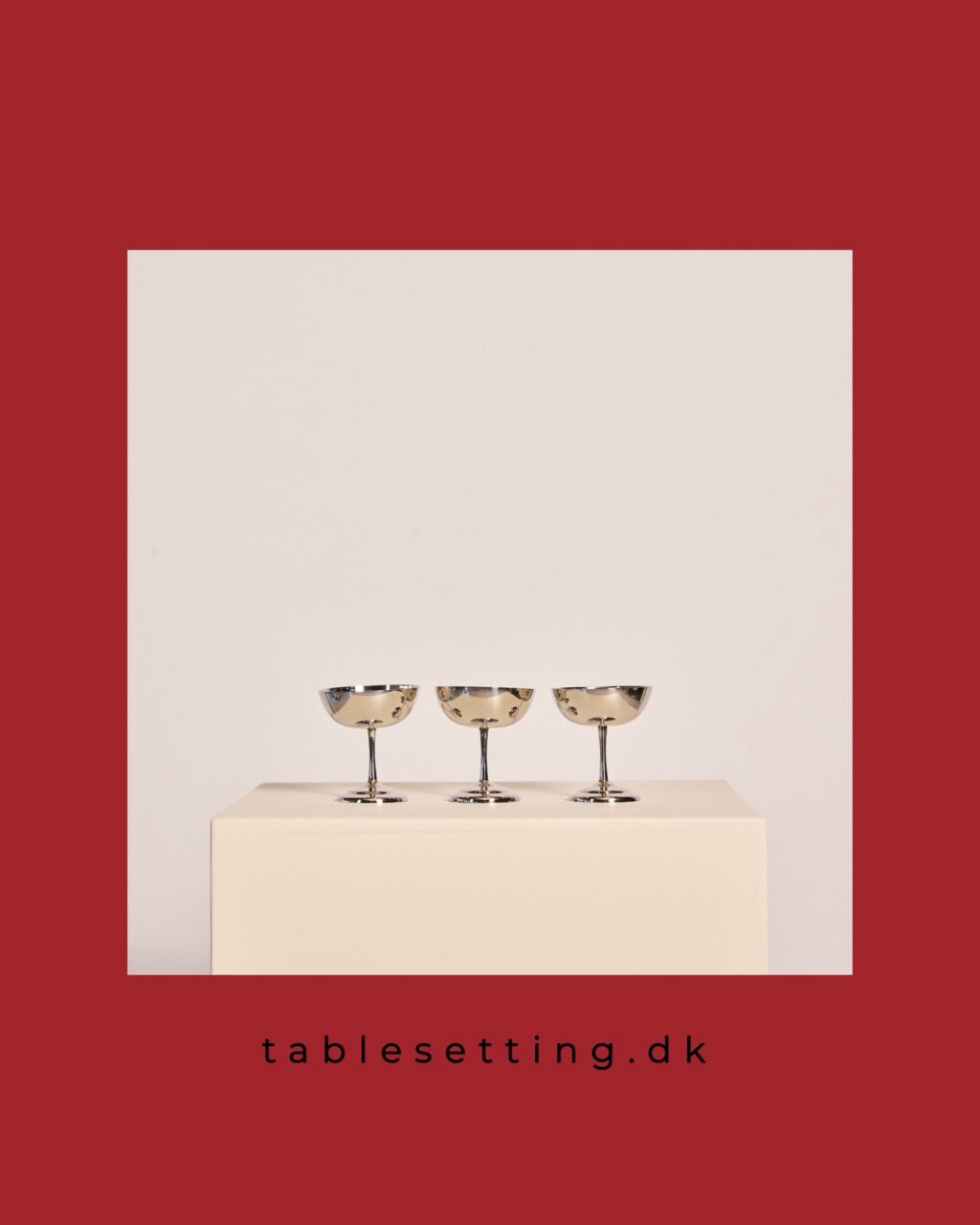 Gør bordet lidt ekstra med vores metal cupé. Du kan booke dem direkte på vores hjemmeside. 🍨✨

<><><><><><><><>
#tablesetting #inspiration #event #serviceudlejning #inspo