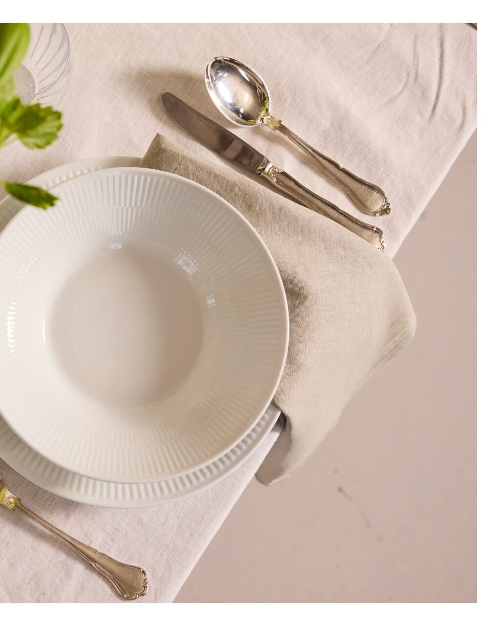 KONFIRMATION 2026
Elegance 🤍

Check link i bio for mere ✨

<><><><><><><>
#tablesetting #konfirmation #konfirmationsborddækning #konfirmation2026 #serviceudlejning