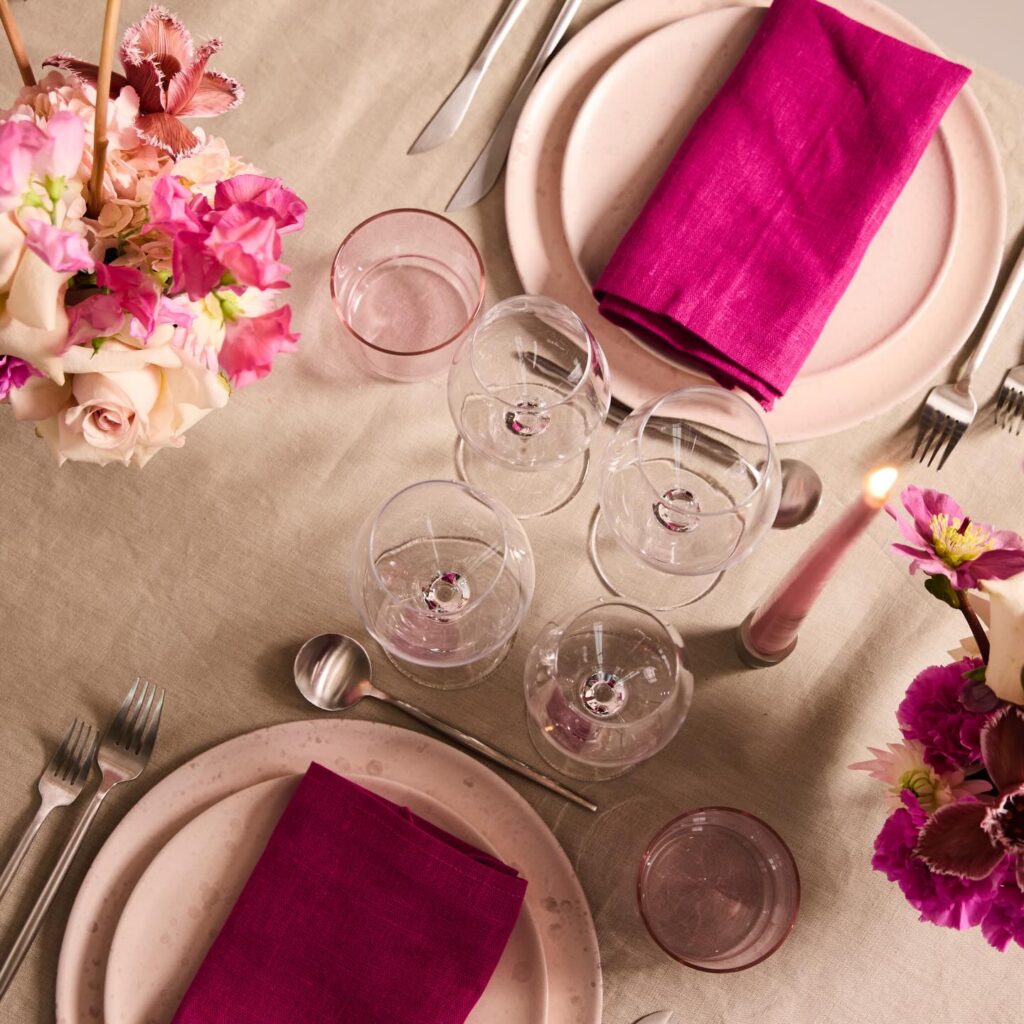 Er du 2026-konfirmand og ønsker en smuk og æstetisk bordopdækning til din fest? Nu er det tid til at bestille! Konfirmationer bookes i god tid, og vores kalender fyldes hurtigt. Book nu og få ro om detaljerne.✨🌸

<><><><><><><>
#konfirmation #konfirmation2026 #tablesetting #borddækning #serviceudlejning