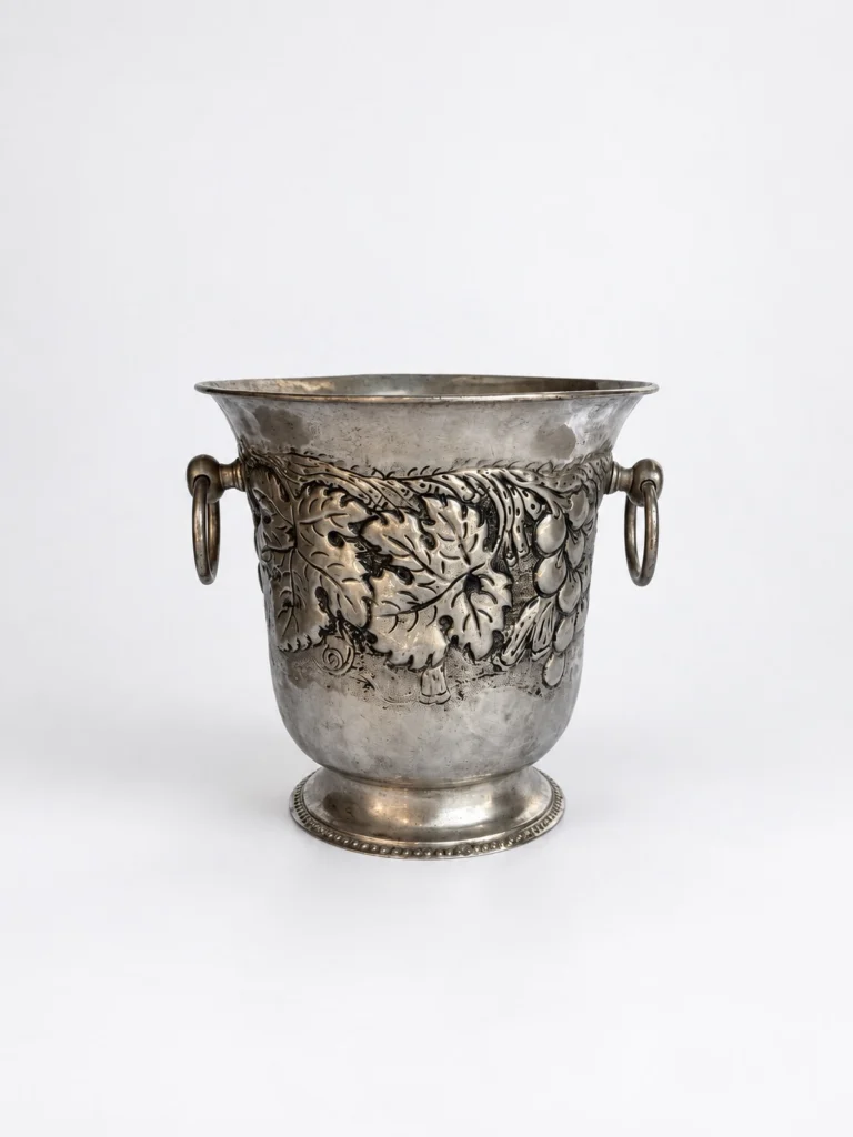Nyt vintage inventar er landet på lageret!

Vi har fået de fineste vintage champagnekølere og serveringsfade, der tilføjer masser af vintage charme og passer perfekt ind i vores store udvalg af vintage service.✨🍴

Alt det nye inventar kan selvfølgelig lejes på vores hjemmeside. Link i bio. 
.
.
.
.
.
<><><><><>
#serviceudlejning #vintage #vintagetablesetting #vintagedesign #eventudlejning