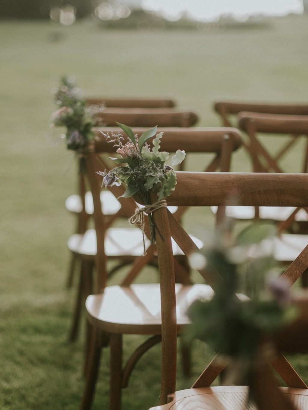 Så er det snart den tid på året.✨ Bryllupper, store øjeblikke, lange aftener og borde, der samler folk. 💍

<><><><><><><>
#wedding #bryllup #serviceudlejning #tablesetting #bryllup2026