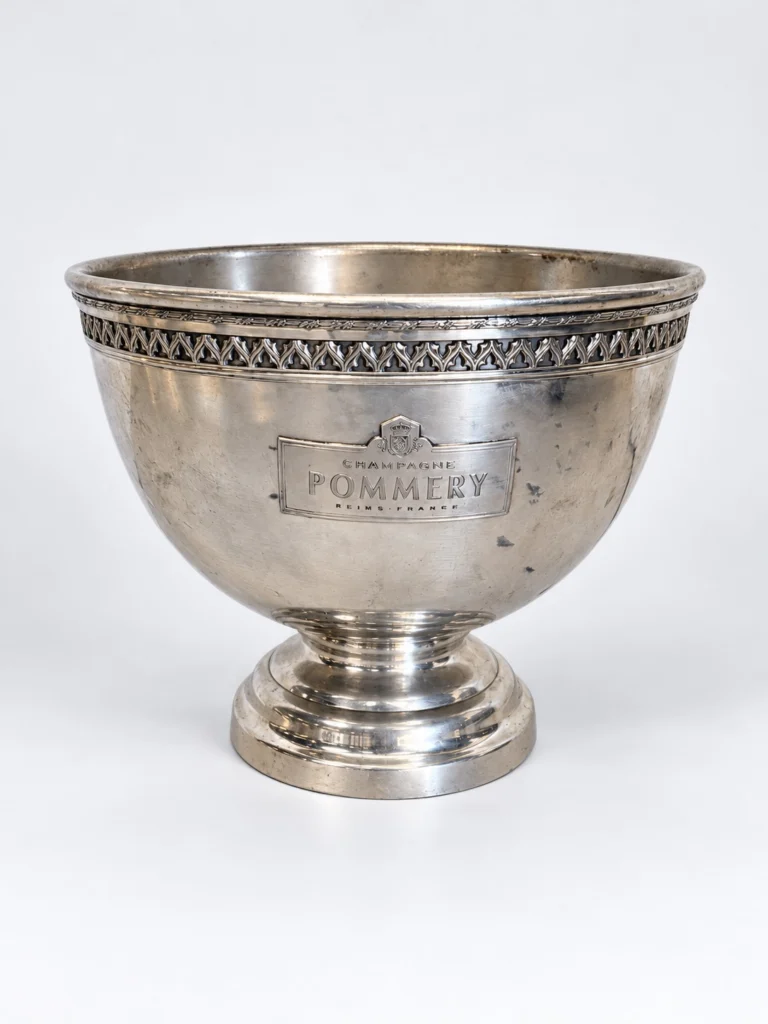Nyt vintage inventar er landet på lageret!

Vi har fået de fineste vintage champagnekølere og serveringsfade, der tilføjer masser af vintage charme og passer perfekt ind i vores store udvalg af vintage service.✨🍴

Alt det nye inventar kan selvfølgelig lejes på vores hjemmeside. Link i bio. 
.
.
.
.
.
<><><><><>
#serviceudlejning #vintage #vintagetablesetting #vintagedesign #eventudlejning