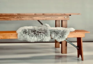 Skal der være mange omkring bordet og ønsker i en mere afslappet stemning til jeres arrangement? Så er vores bord-bænkesæt perfekt til jer! Det passer perfekt både til den store firmafest eller til den hyggelige havefest ✨🤍
Find mere inspiration på vores hjemmeside. Link i bio🔗
.
.
.
.
.
<><><><><>
#borddækning #serviceudlejning #bordbænkesæt #firmafest #havefest