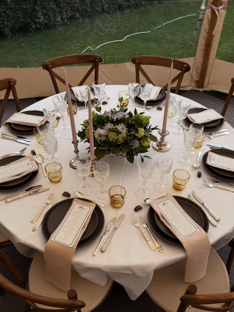 🤎🪩✨

<><><><><><><><>
#serviceudlejning #firmaevent #bryllup #tablesettingdk #event