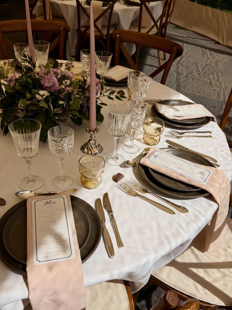 🤎🪩✨

<><><><><><><><>
#serviceudlejning #firmaevent #bryllup #tablesettingdk #event