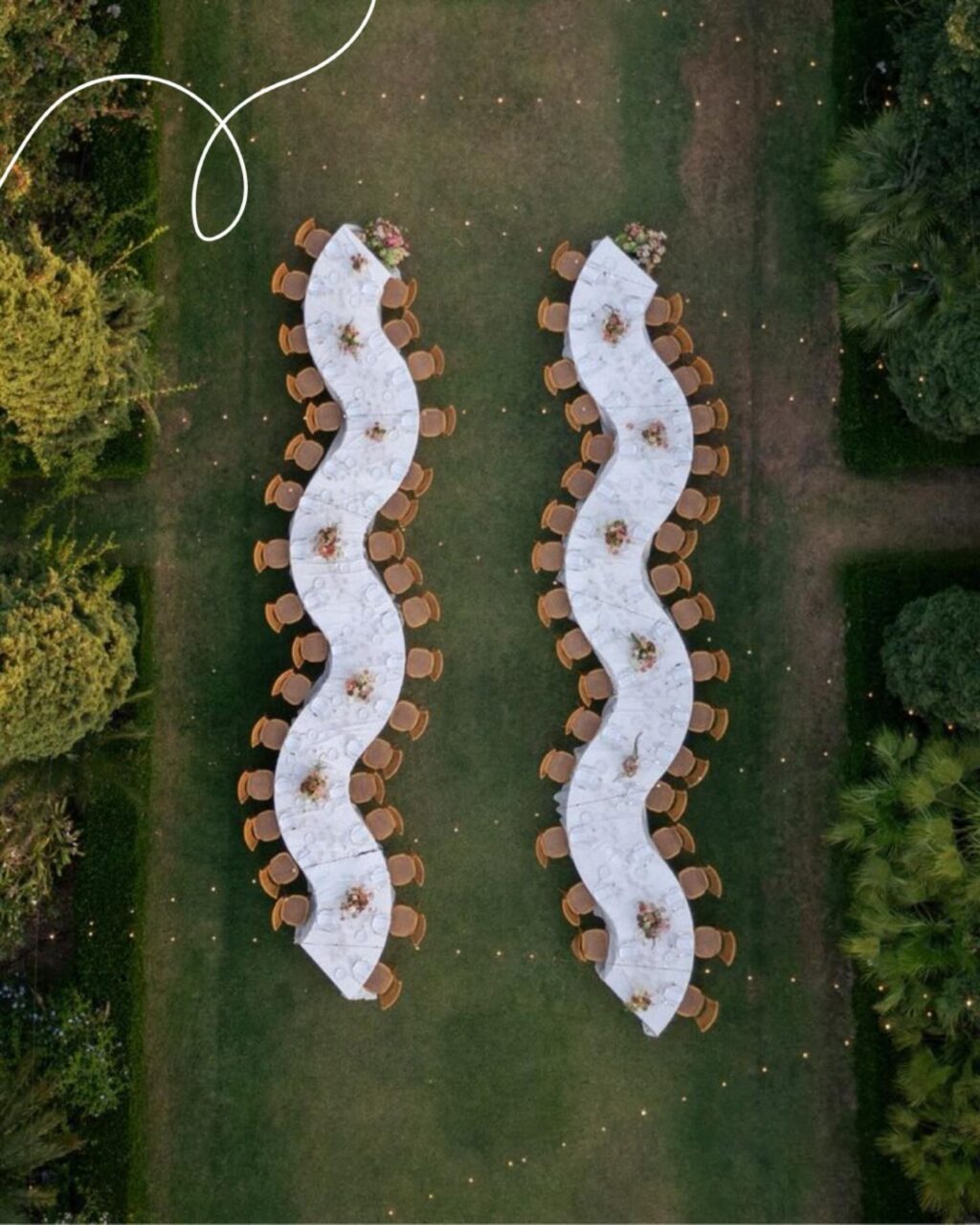 Vores nye bølgeborde giver bordopdækningen liv. De bløde former skaber bevægelse, bryder det klassiske udtryk og gør bordet til en del af oplevelsen. De kan sammensættes på utallige måder og giver uendeligt mange muligheder. 🌊

📸: Pinterest

<><><><><><><>
#borddækning #tablesetting #serviceudlejning #bølgebord #curvedtable